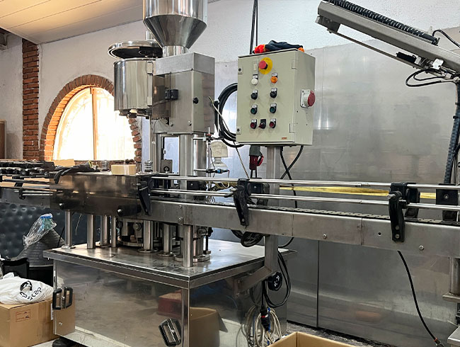 ローカルに愛されている小さなオーガニック・ワイナリーでワインの製造過程を見学！