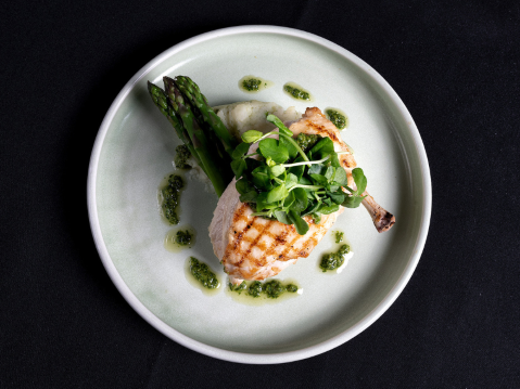 シェフ自慢の洗練された3コースディナー