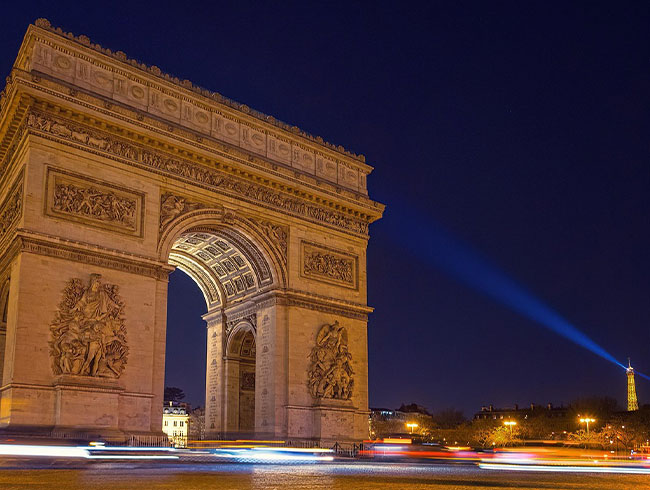 パリに精通した日本語アシスタントを2時間チャーター!