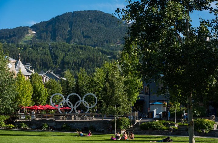 迫力の滝とたっぷりウィスラー1日観光《多言語自動音声ガイド / バンクーバー発》