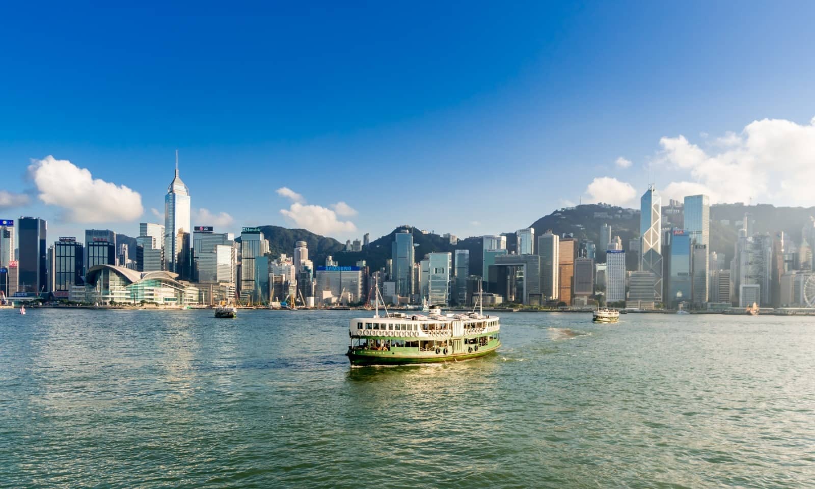【スターフェリー/2階建バス/ピークトラムを乗りこなそう！】ローカル気分で巡る香港！午前発・定番観光