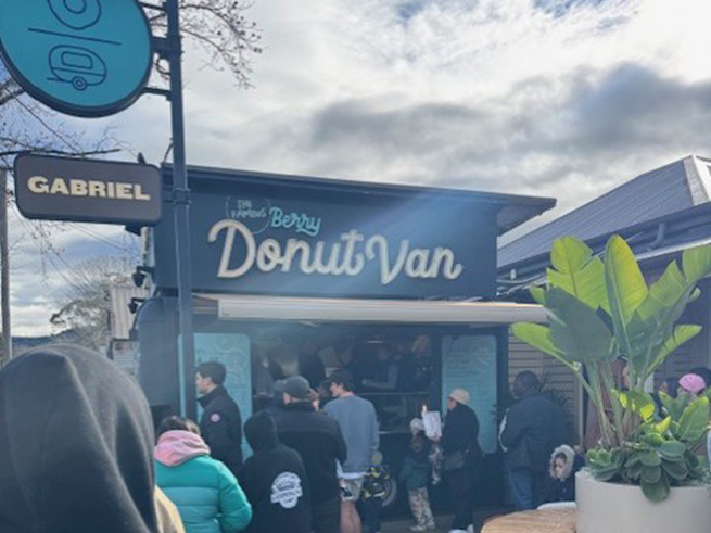 名物ドーナツ&街散策、自然現象も満喫