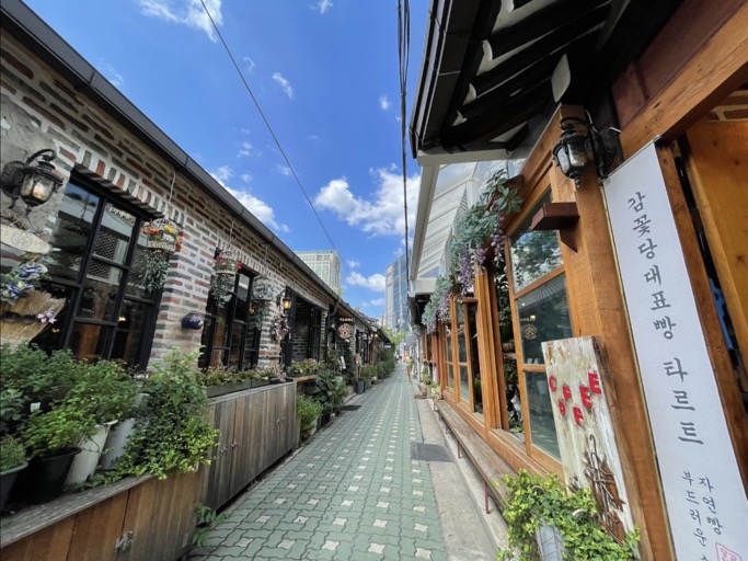  伝統工芸の街「仁寺洞」とレトロな雰囲気がおしゃれな「益善洞」