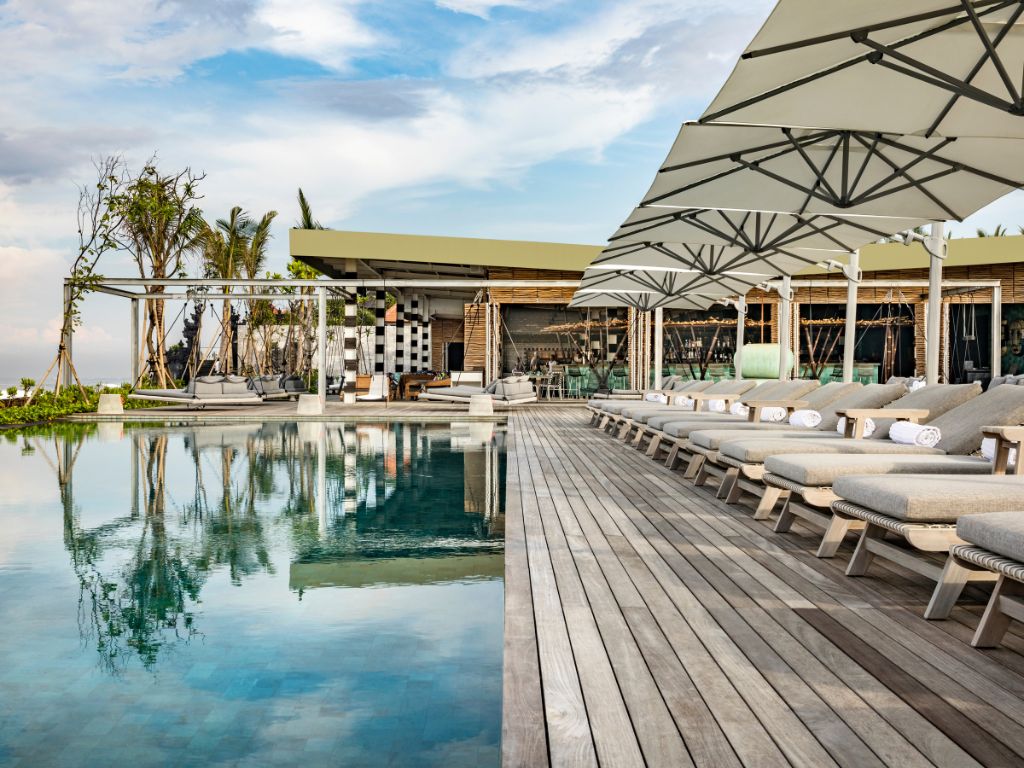 【往復空港送迎付きホテルステイ】コモ ウマ チャングー2泊3日