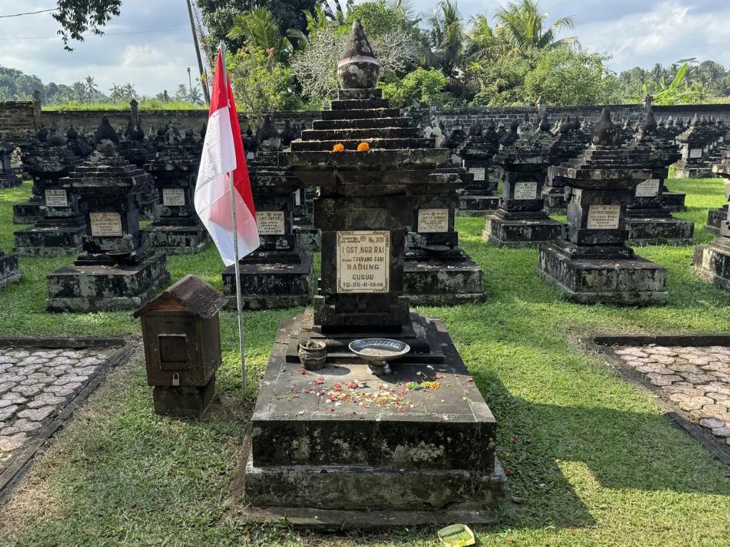 【歴史・世界遺産】日本人兵も眠るマルガ英雄墓地とジャティルイ棚田・タマンアユン寺院（ランチ付き）