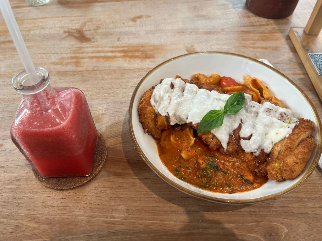 グリーンあふれるカフェでランチ