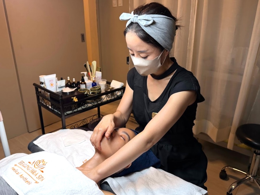 旅の疲れも、むくみもスッキリ。プロの小顔コルギで叶える至福のリフレッシュ