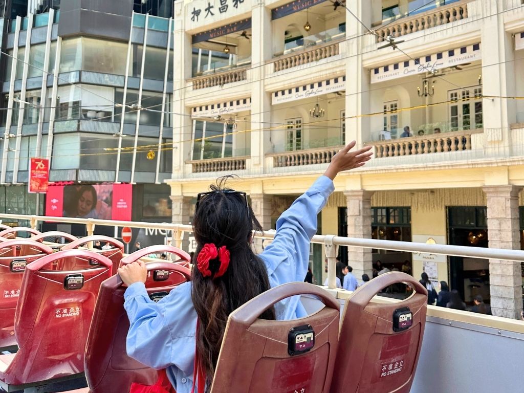✨開放感抜群!オープントップバスで香港島の街並みを満喫✨