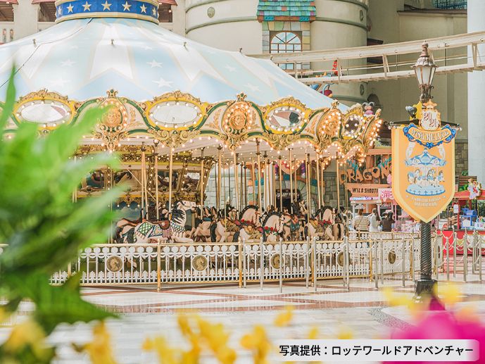 🎢屋内外のアトラクションでスリル体験