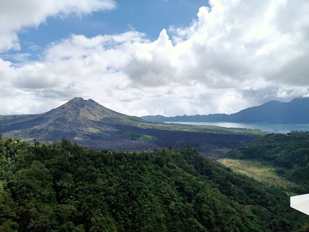キンタマーニでバトゥール火山と湖の絶景を満喫
