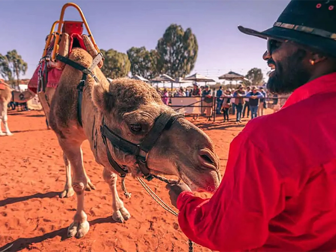 ラクダ使いの解説とともに楽しむ砂漠探検🐪