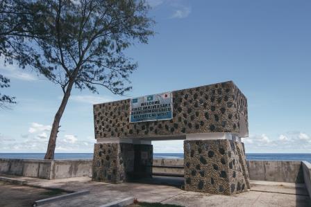 西太平洋戦没者の碑