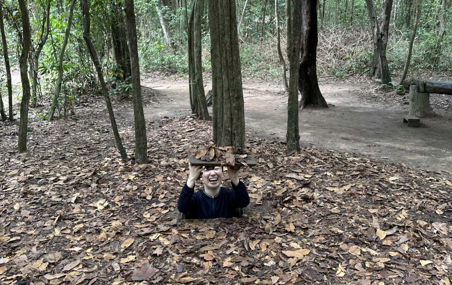 巧妙な罠や秘密の入口を見学｜ゲリラ戦の知恵に驚き