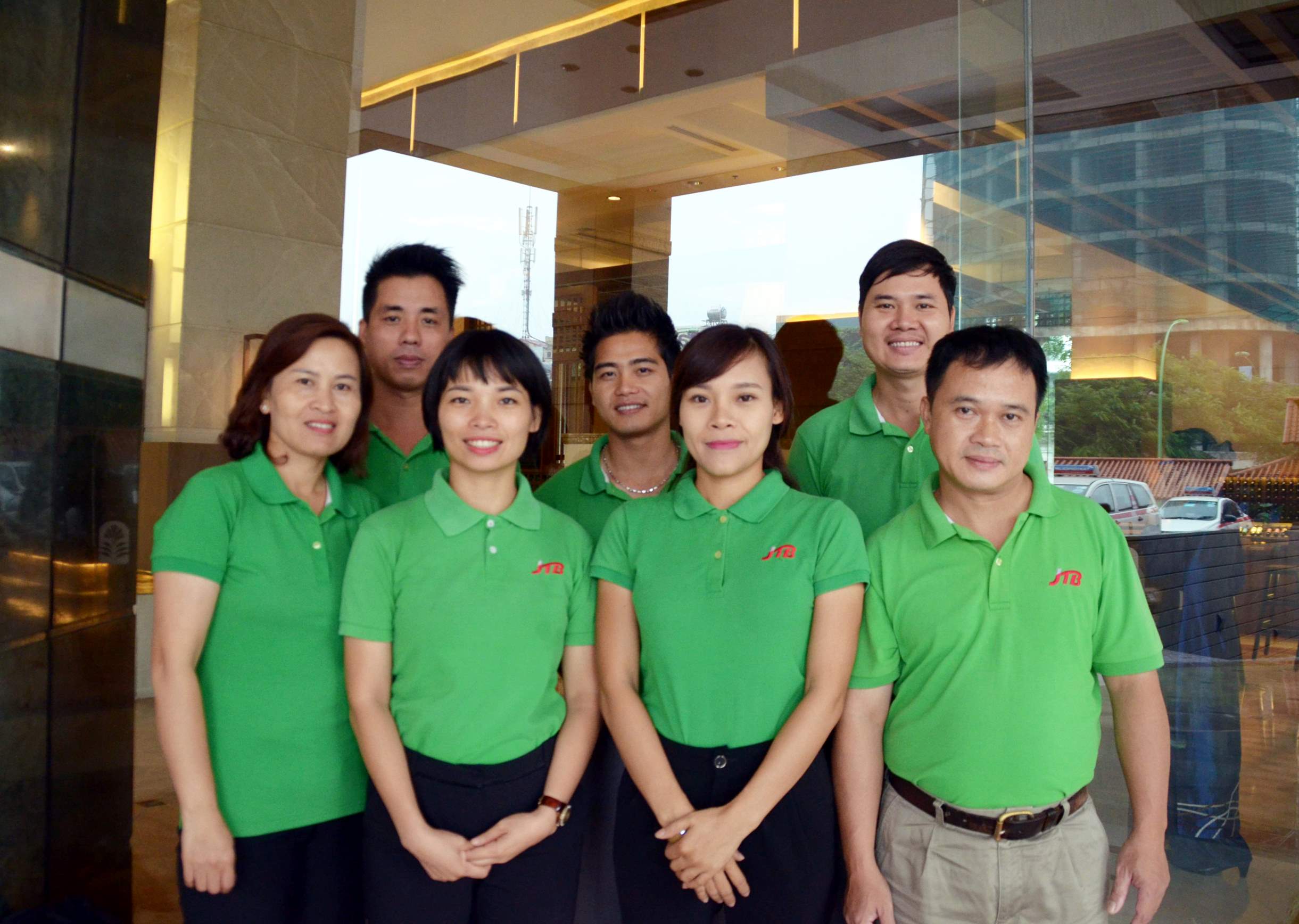 日本語ガイドがハノイの歴史・文化をわかりやすく解説しながらご案内