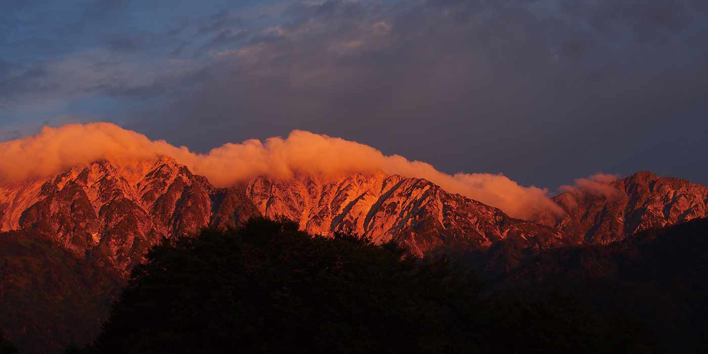真っ赤に輝く白馬三山 日本の絶景 Jtb 感動の瞬間 とき