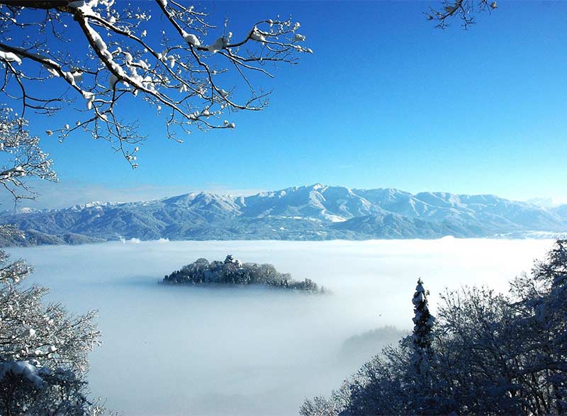 朝霧にそびえる越前大野城～北陸の城下を望む幻の天空の城～|日本の 