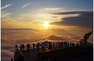 歌川広重「東海道五十三次」で描かれた富士山をさった峠から望む|日本