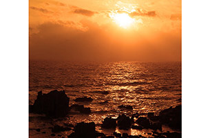 男鹿半島 夕日の美術館「入道崎」の270度の夕陽|日本の絶景 JTB