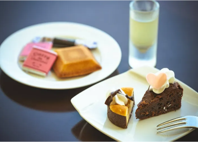 ホテルメイドのスイーツをラウンジで満喫