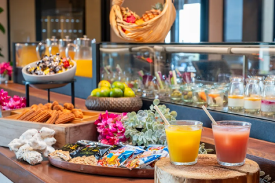 20時までご利用OK！バーカウンターでゆっくり寛げるラウンジ