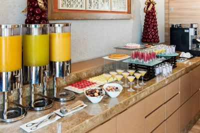 ホテルメイドのスイーツをラウンジで満喫