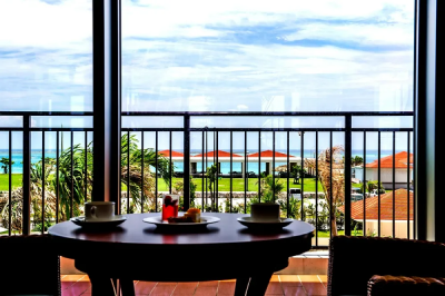 サンセットを楽しめるラウンジ