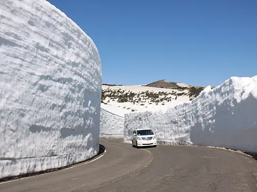 【仙台駅発着】蔵王エコーライン雪の壁ドライブと御釜・蔵王温泉街散策 イメージ