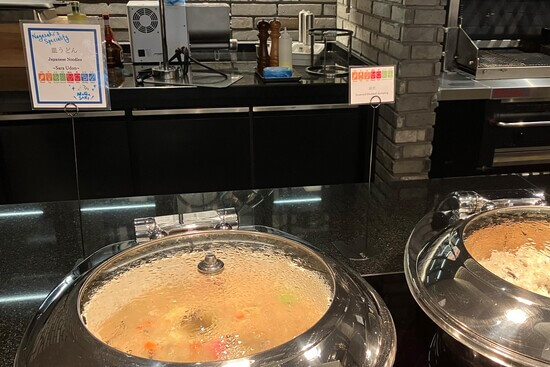 ヒルトン長崎　朝食ビュッフェ（一例）「皿うどん」※仕入状況により変更になる場合があります。