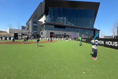 F PLAY FIELD supported by NIHON HOUSING