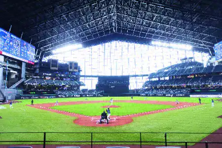 ダイヤモンドクラブシート・三列目