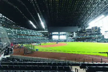 内野一塁側FIELD LEVE