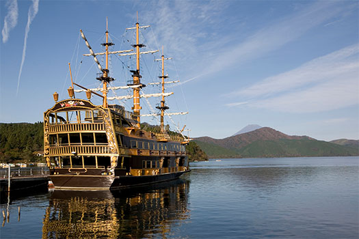 芦ノ湖の海賊船