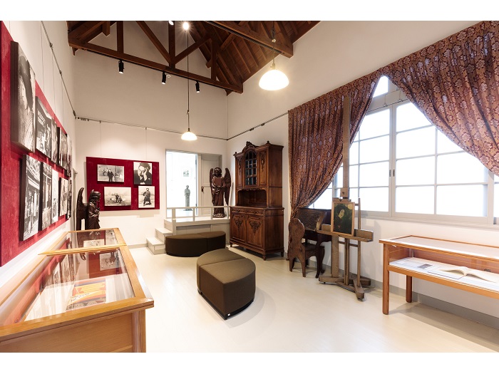 ���񋽓y���p�� ���񐶉ƋL�O�فE���N�R��