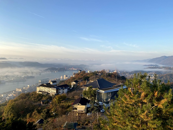 �R������̕��i