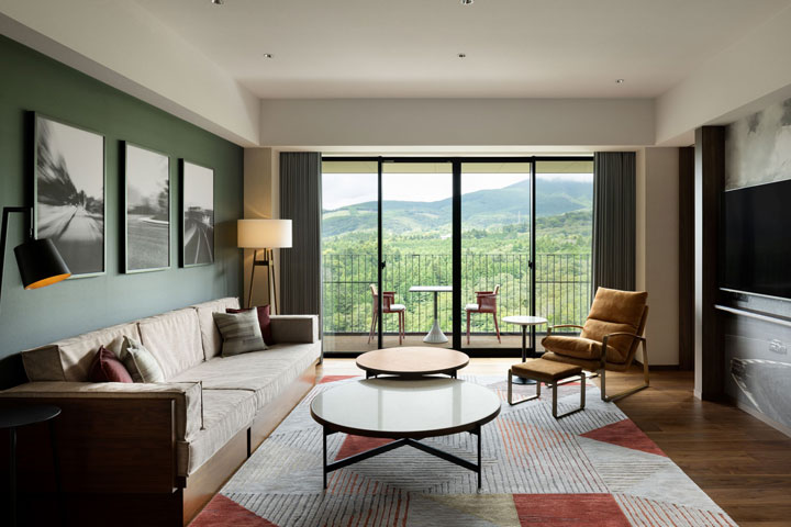 グランプリスイート 富士⼭ビューツイン（リビング）
										