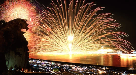 熊野大花火大会 (C)三重県観光連盟