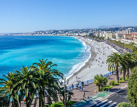 ニースの街と海岸線