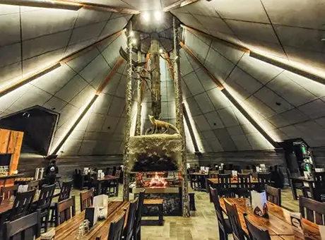 コタレストラン店内<br>©Arctic Snowhotel