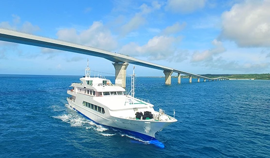 ランチクルーズと伊良部大橋