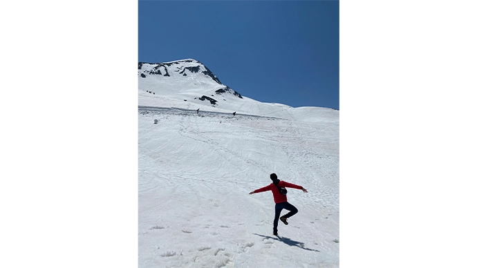 雪上を自由に歩くことができる室堂周辺（2025年4月26日撮影）。