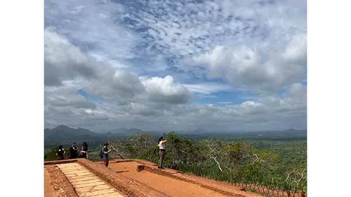 シギリヤロック頂上