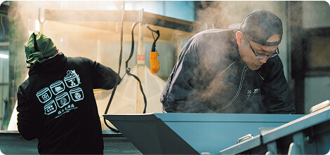 イメージ：早朝の酒仕込み