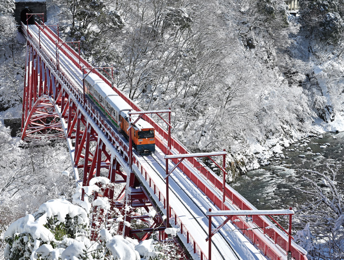 冬の黒部峡谷プレミアムツアー