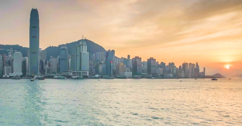 ビクトリア・ハーバーの夕日　写真提供：香港政府観光局
