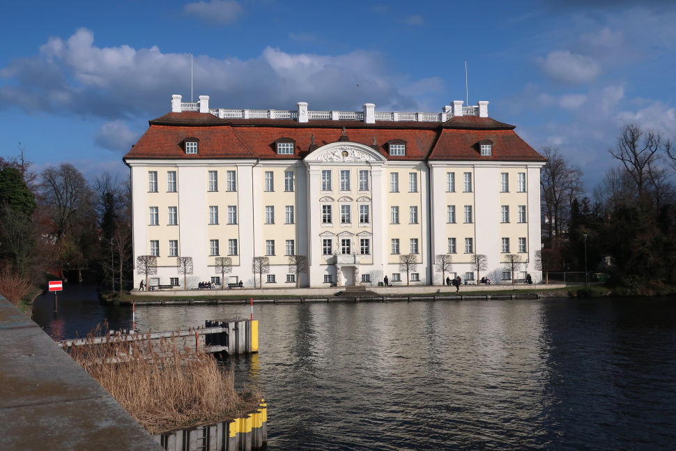 歴史の趣を楽しめる場所「ケーペニック宮殿」