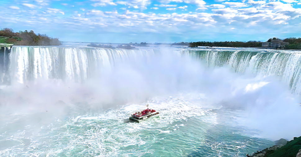 &copy;Niagara City Cruises