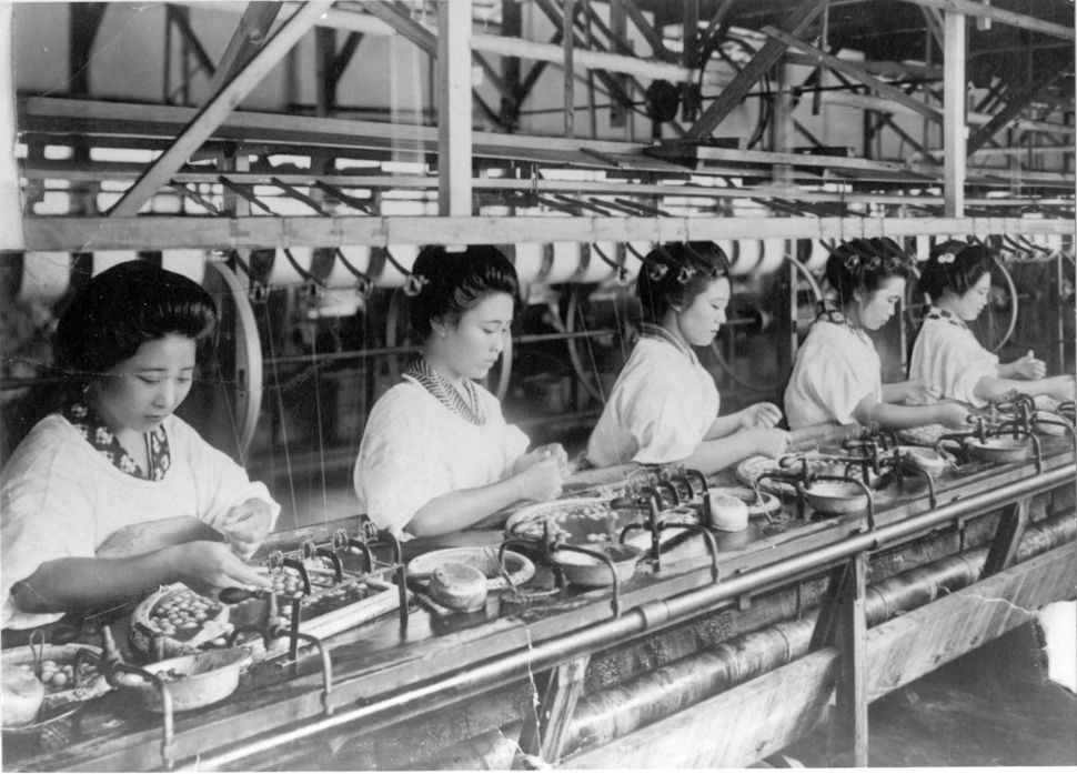工女さんたちが働く様子