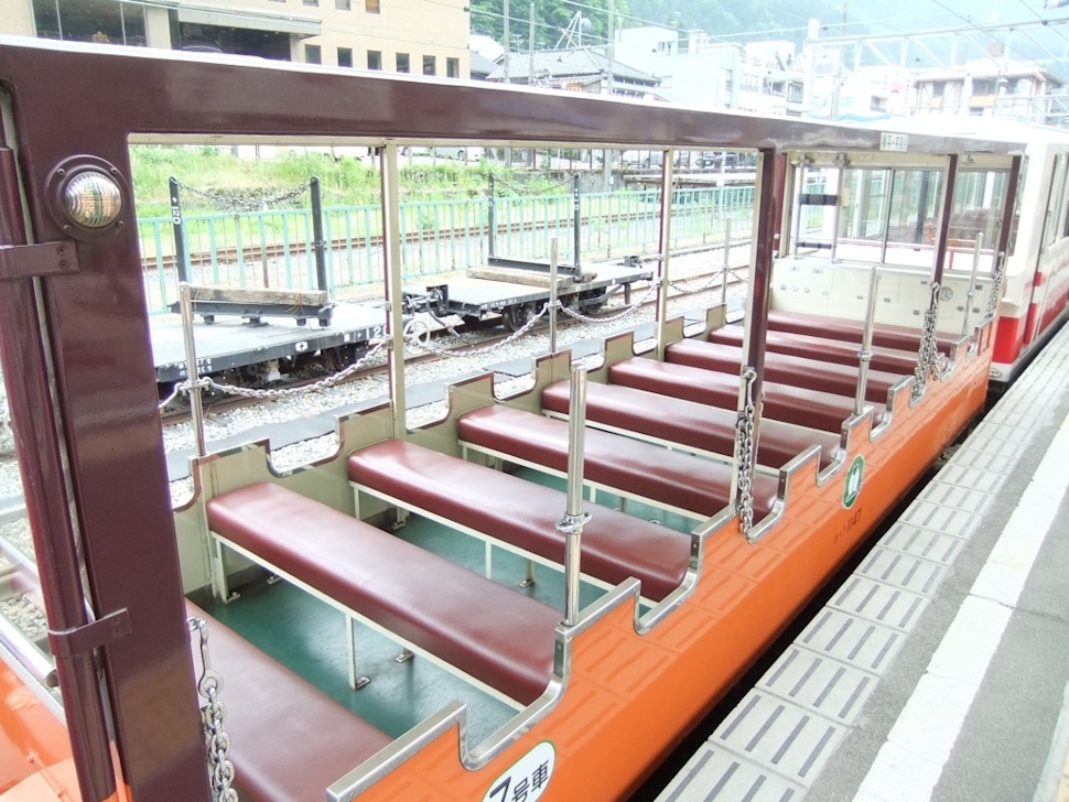 普通客車（オープン型）