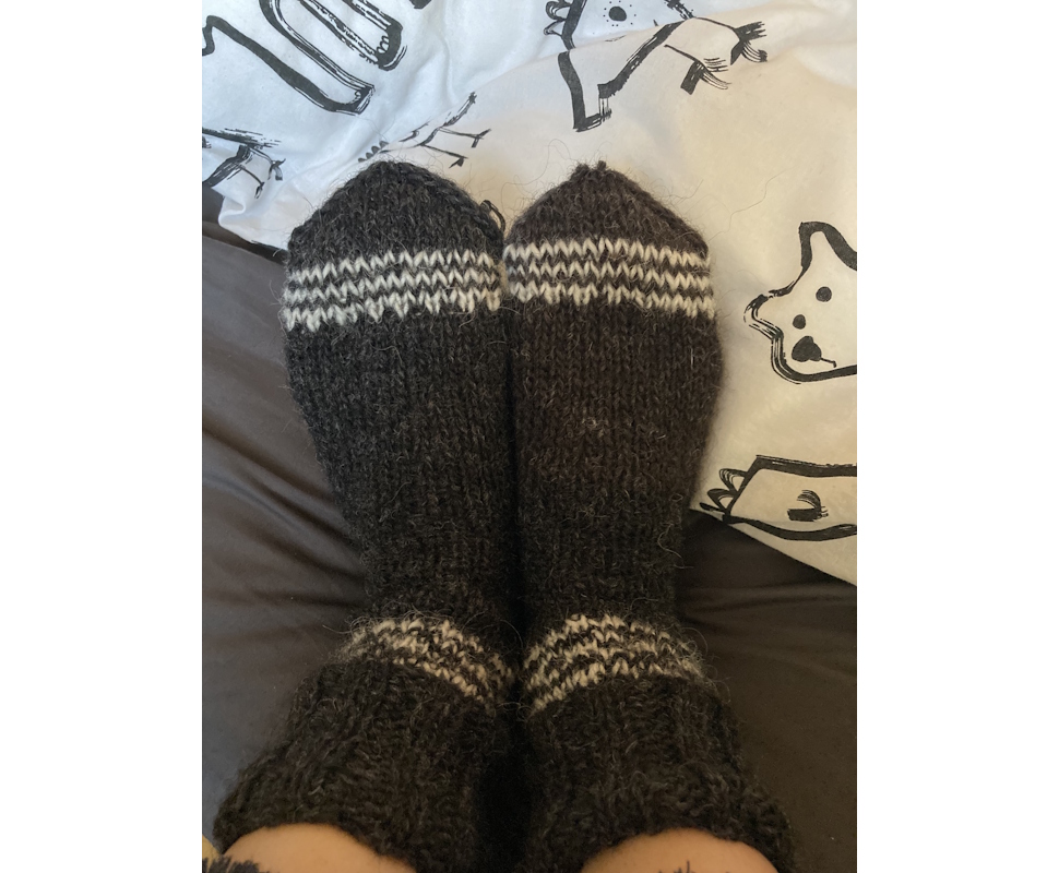 私も義母に教えてもらいながら靴下を編みました