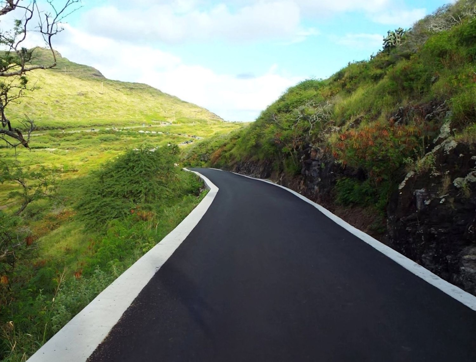 トレイル入り口の上部から下部を望んだアングル